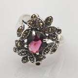 Vintage Silberring mit violettem Glasstein und filigraner Ornamentfassung aus den 1950er Jahren