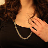 Silberne Zopfkette im Street-Style