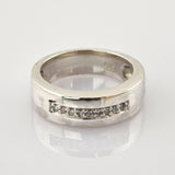 Breiter Silberring mit rechteckigem Inlay aus funkelnden Steinen, 925er Silberstempel sichtbar