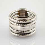 Breiter Silberring mit verflochtenen Bändern und 925 Punze.