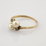 Moderner Goldring mit Perlen und Diamanten