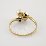 Moderner Goldring mit Perlen und Diamanten