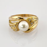 Goldring mit weißer Perle und Diamanten im blattförmigen Design