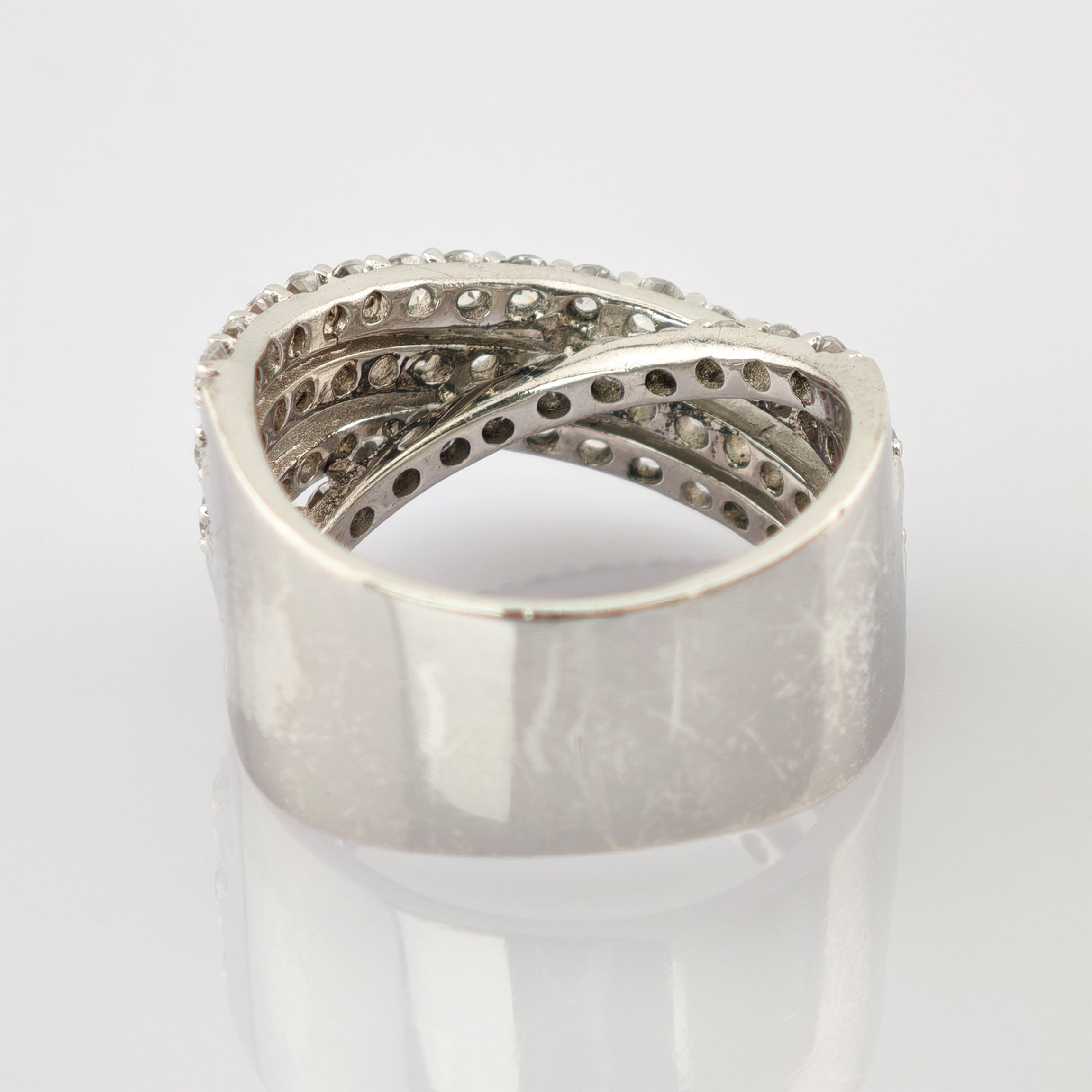Silberring mit breitem Band, überlappendem Muster und runden Vertiefungen in vintage Optik