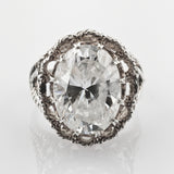 Silberring mit facettiertem klarem Edelstein und detaillierter Verzierung