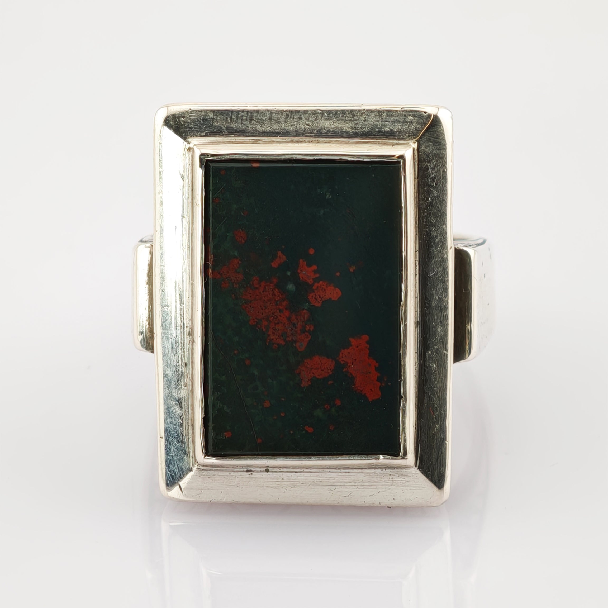 Silberring mit rechteckigem Blutstein, dunkelgrün mit roten Sprenkeln, poliert