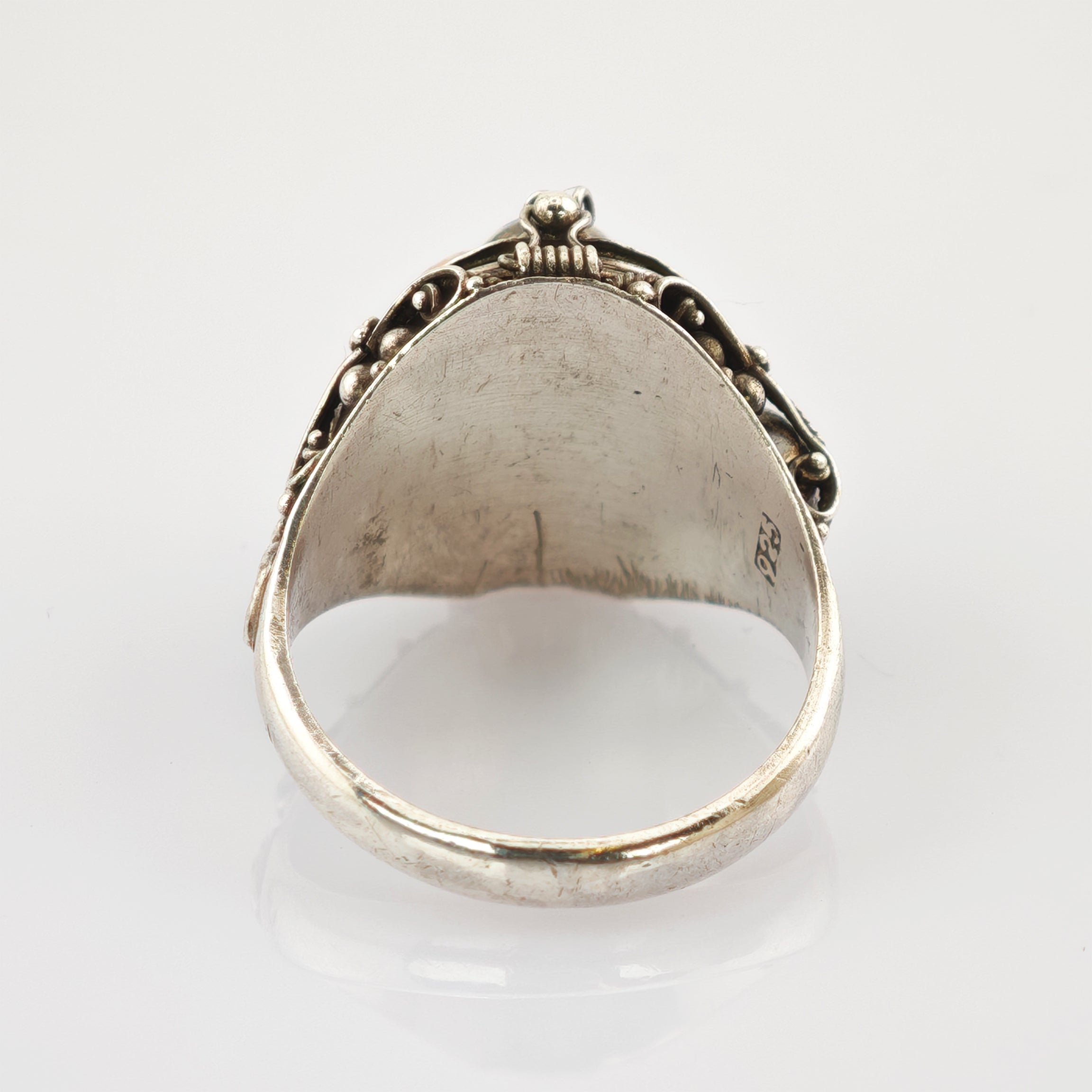 Vintage Silberring mit filigranen Perlen und Wirbelmustern, 925er Silberstempel innen.