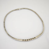 Elegantes Collier aus Silber mit Saphiren