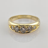 Ring aus Gold mit Diamantreihe