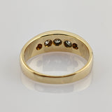 Ring aus Gold mit Diamantreihe