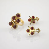 Elegantes Granat-Schmuckset aus Gold, bestehend aus Ring und Ohrclips, um 1970