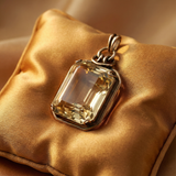 Jugendstil-Anhänger aus vergoldetem Silber mit großem Citrin in Smaragdschliff