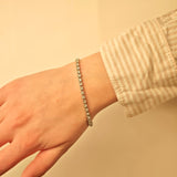 Elegantes Armband aus Silber mit Glassteinen