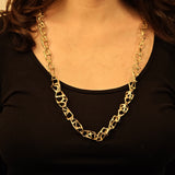 Silberne Designerkette im modernen Stil