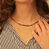 Elegantes Collier aus Silber mit Saphiren