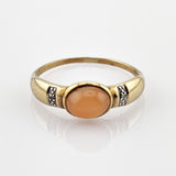 Filigraner Goldring mit Mondstein-Cabochon