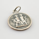 Silberanhänger Zwillinge im Stil der 1960er