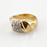 Eleganter Goldring mit 15 Diamanten