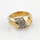 Eleganter Goldring mit 15 Diamanten