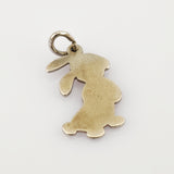 Antiker Silberanhänger in Hasenform mit strukturierter Oberfläche und 925 Silberpunze.