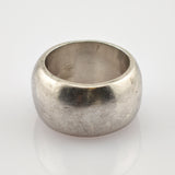 Breiter silberner Ring mit glatter, runder Oberfläche, vintage Schmuck