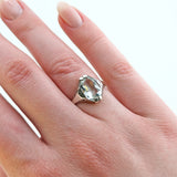 Bezaubernder Antikring aus Silber mit Quarz im Art-Déco-Stil