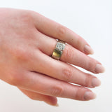 Breiter Bandring aus Silber mit Glasbesatz um 1980