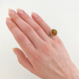 Statement-Ring aus Silber mit honigfarbenem Bernstein