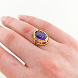 Eleganter Statement-Ring aus Gold mit Amethyst in Ovalschliff