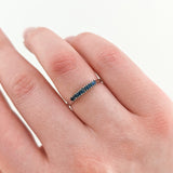 Eleganter Weißgold-Ring mit 7 blauen Spinellen