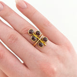 Elegantes Granat-Schmuckset aus Gold, bestehend aus Ring und Ohrclips, um 1970