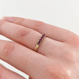 Weißgoldring mit fünf roten Spinellen