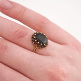 Vintage-Goldring mit Granatblüte