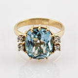 Eleganter Goldring mit Blauen Topas und Diamanten