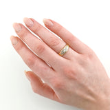 Ring aus Gold mit Diamantreihe