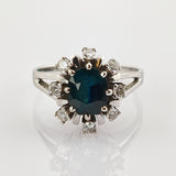 Klassischer Weißgold Solitärring mit Saphir und Diamanten – eleganter Verlobungsring