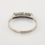 Eleganter Weißgold-Ring mit Saphiren