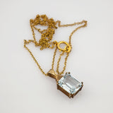 Feine Goldkette mit Aquamarin-Anhänger