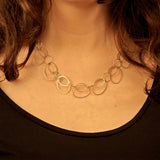 Verspielte Designer-Silberkette