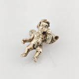 Anhänger Silber Putto mit Trompete im Stil des Barock