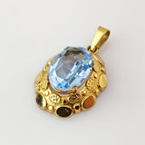 Ornamentaler Anhänger aus Gelbgold mit Aquamarin