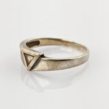 Silberring mit dreieckigem Stein, geometrische Fassung