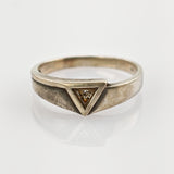 Silberring mit dreieckigem Stein, geometrische Fassung