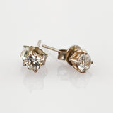 Silber-Ohrstecker mit funkelnden Steinen