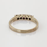 Weißgoldring mit fünf roten Spinellen