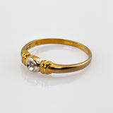 Feiner Goldring mit Diamant