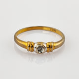 Feiner Goldring mit Diamant