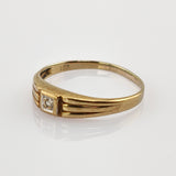 Goldring mit Diamantakzent