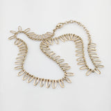 Schwungvolle Silberkette der Moderne