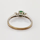 Weißgoldring mit Smaragd und Brillanten